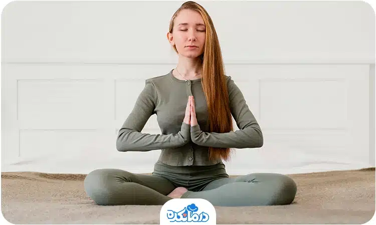 تصویر یک زن در حال مدیتیشن
