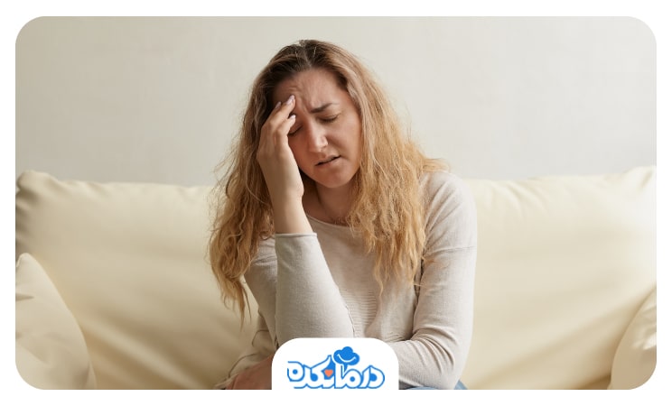  تصویر یک زن که ظاهری نامتعارف دارد و شاید از سلامت عقل کافی برخوردار نیست